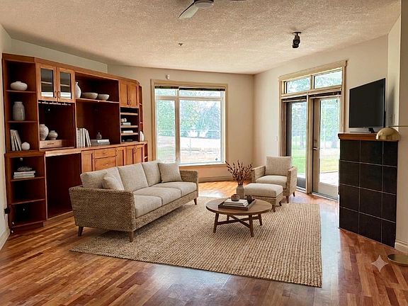 5th image of 24 Hemlock Cres SW #1108