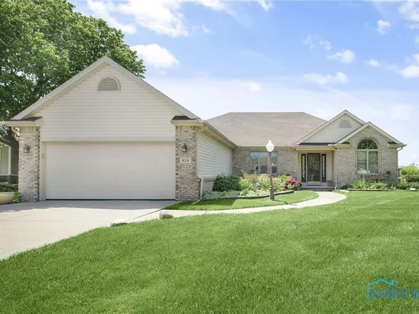 934 Reynolds Cir, Oregon, OH 43616