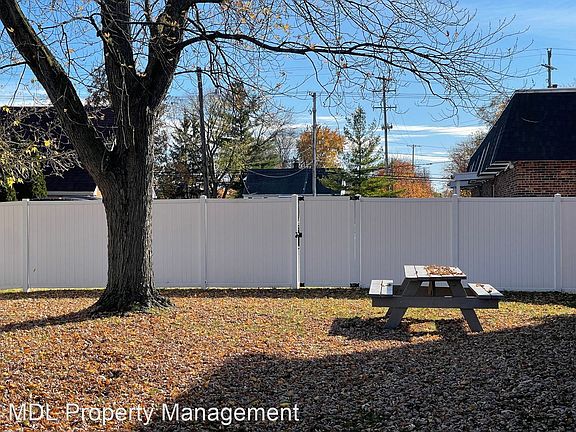 3rd image of 4475 Raven Ln #6