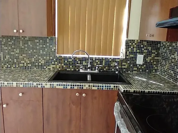 1471 W 43rd Pl Floor 2, Hialeah, FL 33012