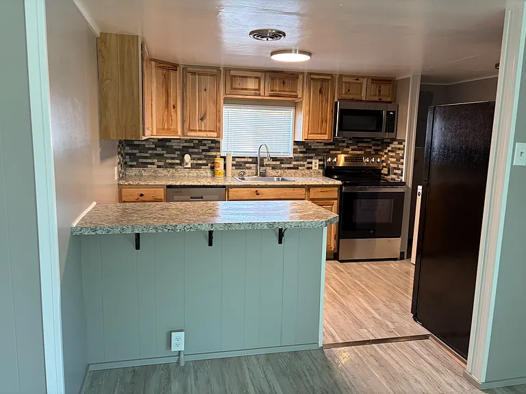 1013 Winslow Ave — Photo 6