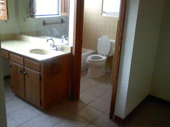 5th image of 103 Stanford Dr APT C