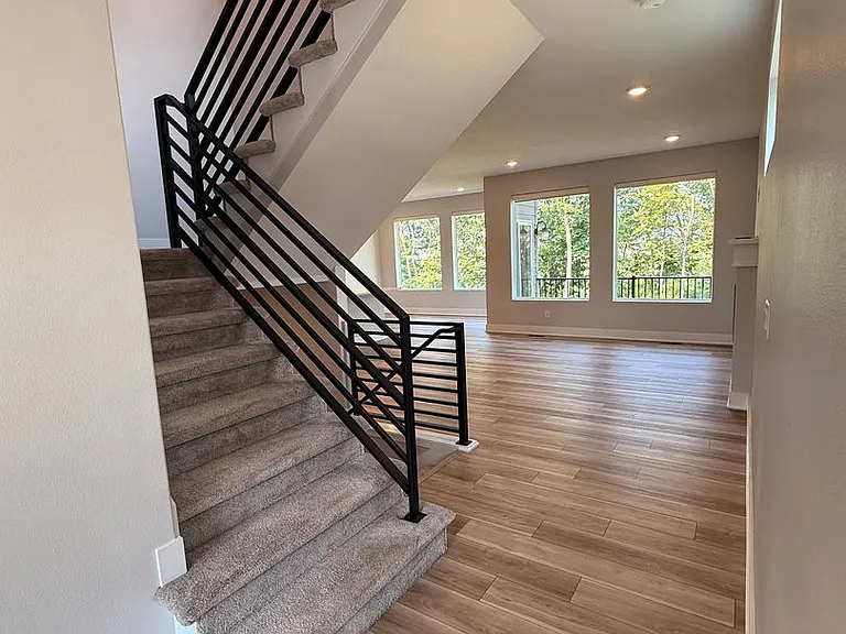 908 Lincoln Way — Photo 6