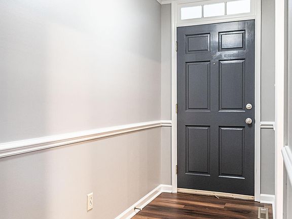 5th image of 120 Fox Hunt Ln