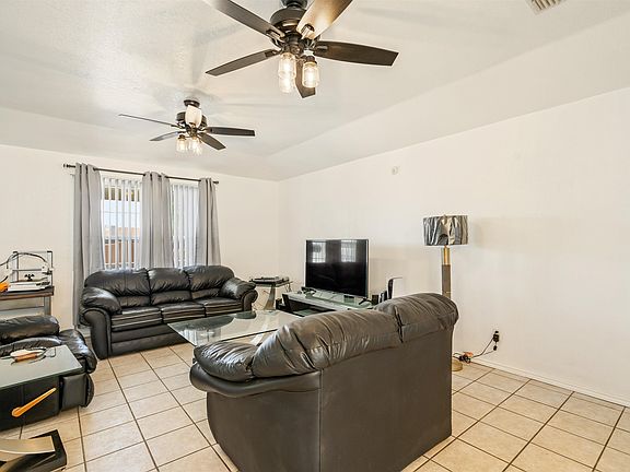 4th image of 108 Hidden Meadows Ln