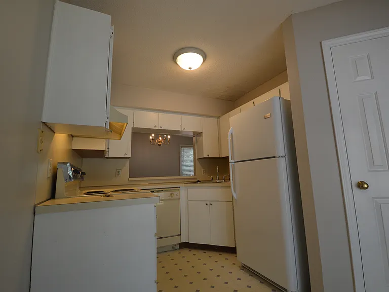 1214 Deptford Ct — Photo 5