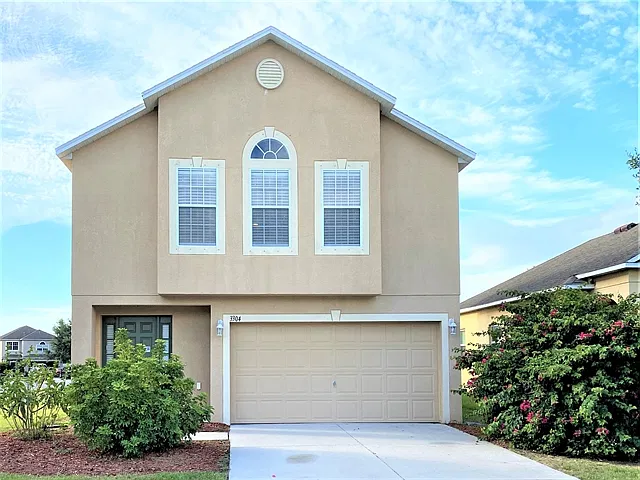 4 bed, 2.5 bath, 1915 sqft, $2,355 — Photo 1