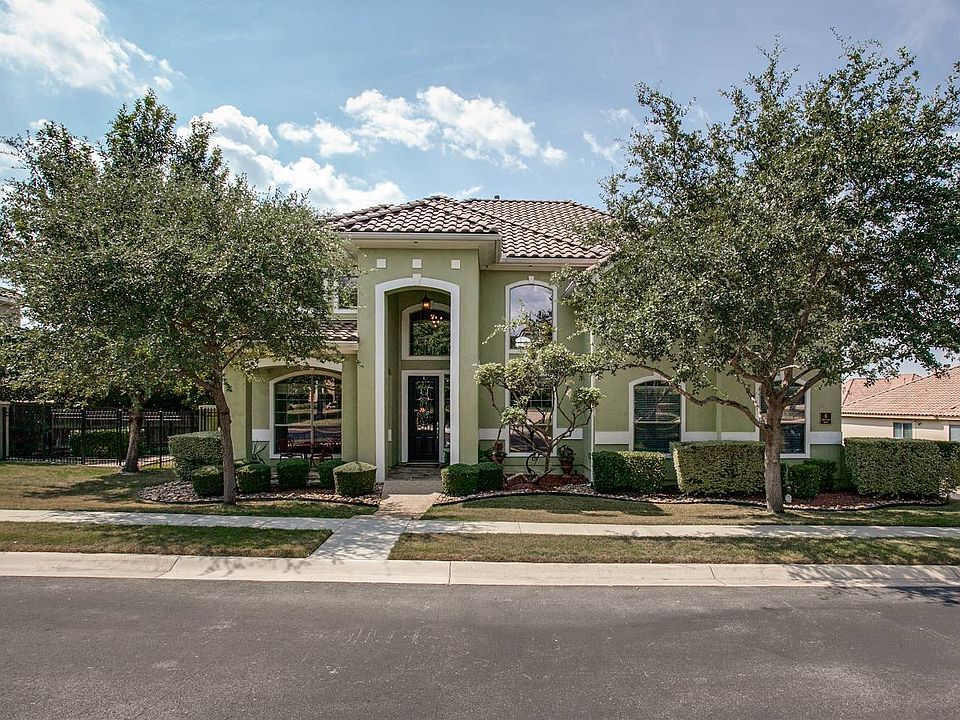 1st image of 6 Three Lakes Dr