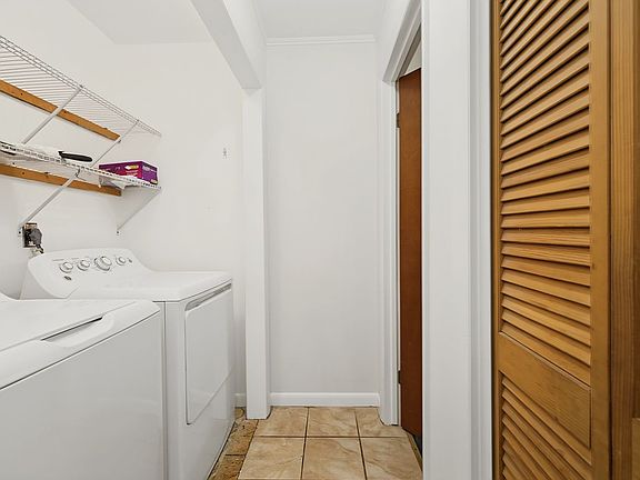 4th image of 318 Cornwall Hill Rd