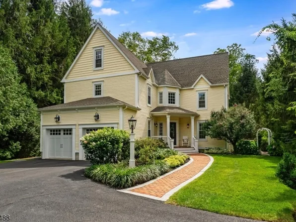 61 Collis Ln, Chester Boro, NJ 07930