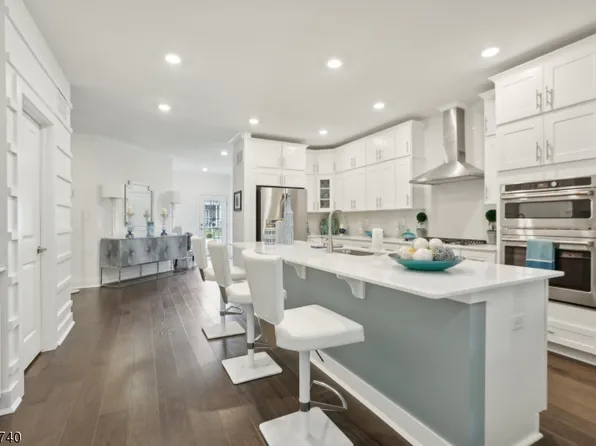 5 Kelsch Dr, Morris Plains Boro, NJ 07950