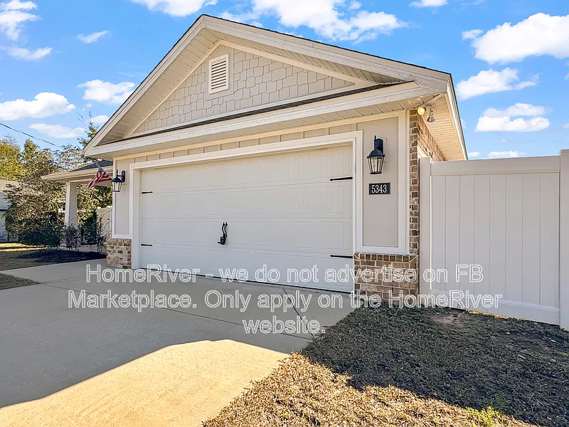 3 bed, 2.0 bath, 1700 sqft, $2,145 — Photo 3