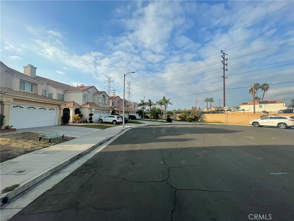 4 bed, 1987 sqft, $4,250 — Photo 3