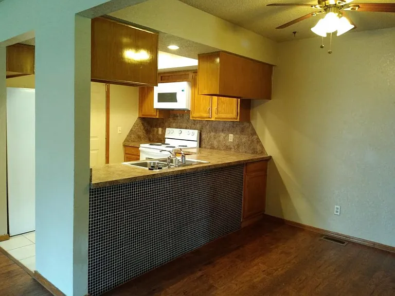14101 Fairhill Ave — Photo 6