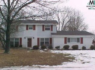 30018 Old Bedford St, Farmington, MI 48331