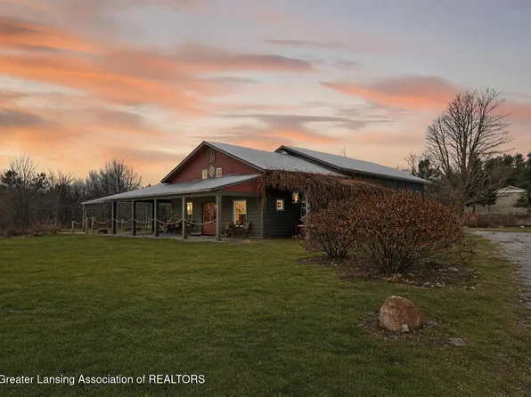 8370 Lakeview Rd, Alanson, MI 49706