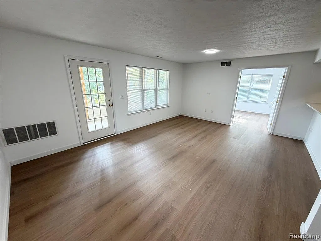 2 bed, 2.0 bath, 1397 sqft, $2,500 — Photo 3
