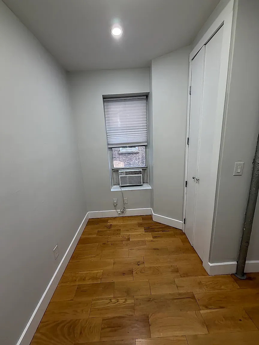 3155 Broadway — Photo 4