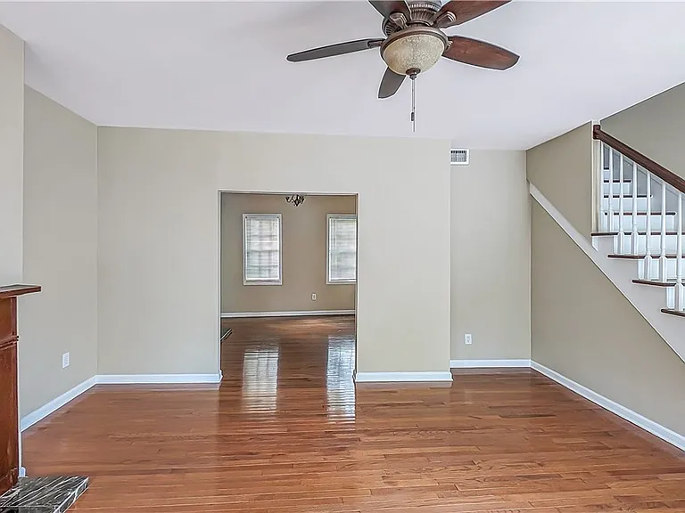 615 Price St — Photo 6