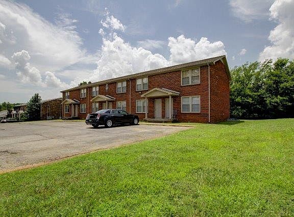 3rd image of 814 Golfview Pl #B