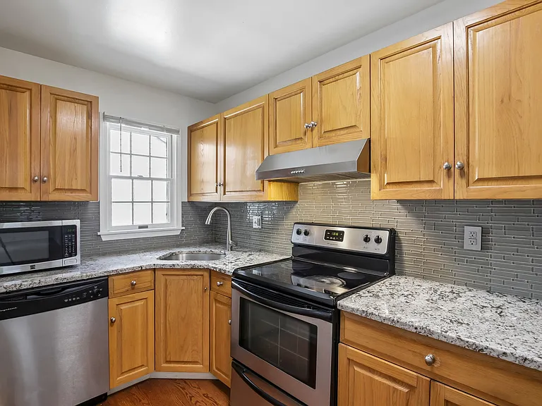 366 Potomac Dr — Photo 6