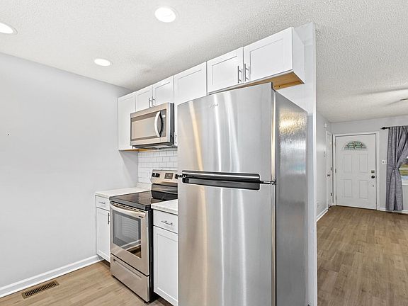 5th image of 303 Cardinal Rd