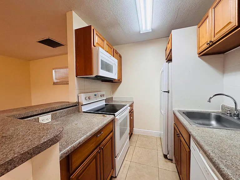 7 Crossings Cir #G — Photo 31