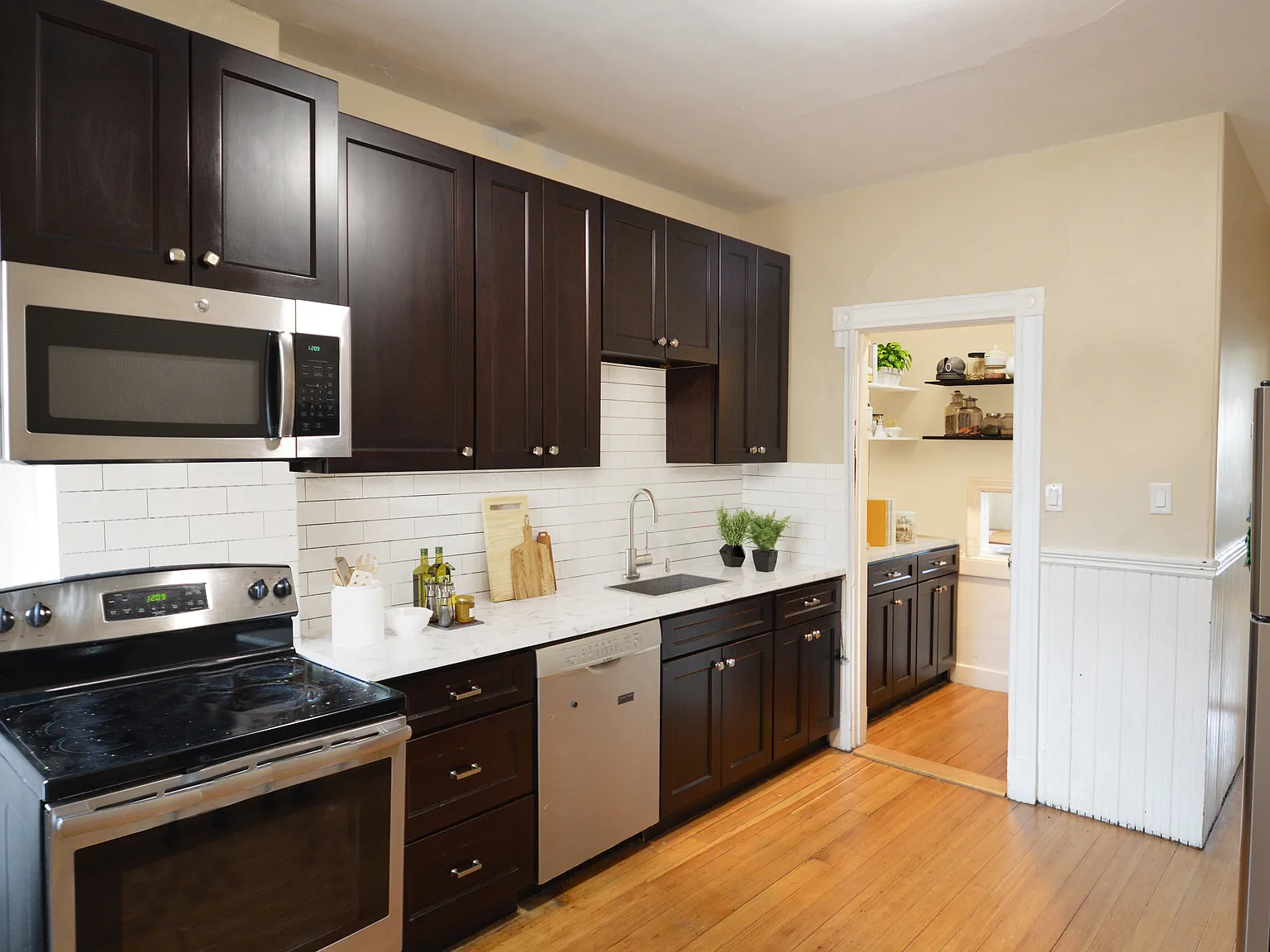 3 bed, 1700 sqft, $4,495 — Photo 2