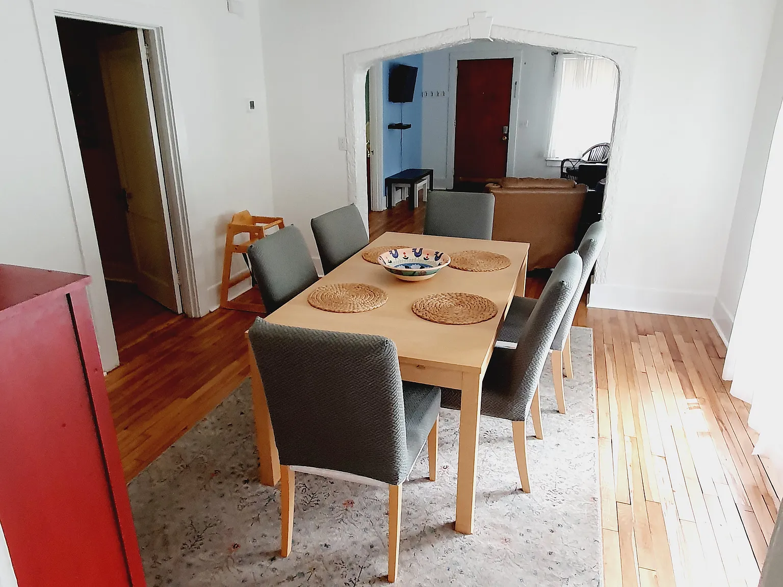 3 bed, 1152 sqft, $2,500 — Photo 3