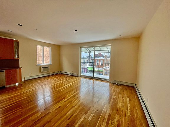 Living room & Balcony