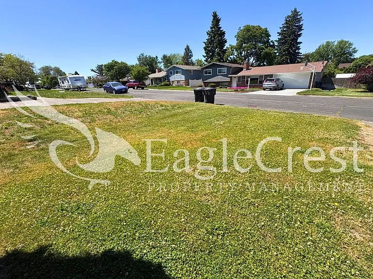 924 Shasta Dr — Photo 9