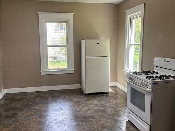 5th image of 1629 Manhattan Ave