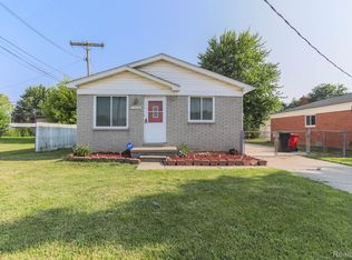 17435 Castle St, Roseville, MI 48066