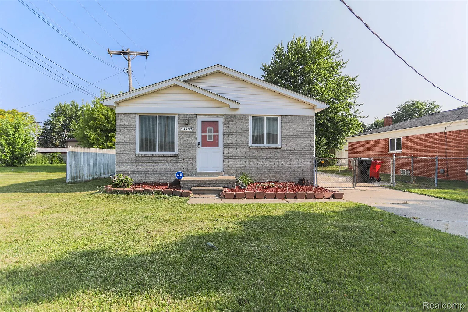 17435 Castle St photo 1