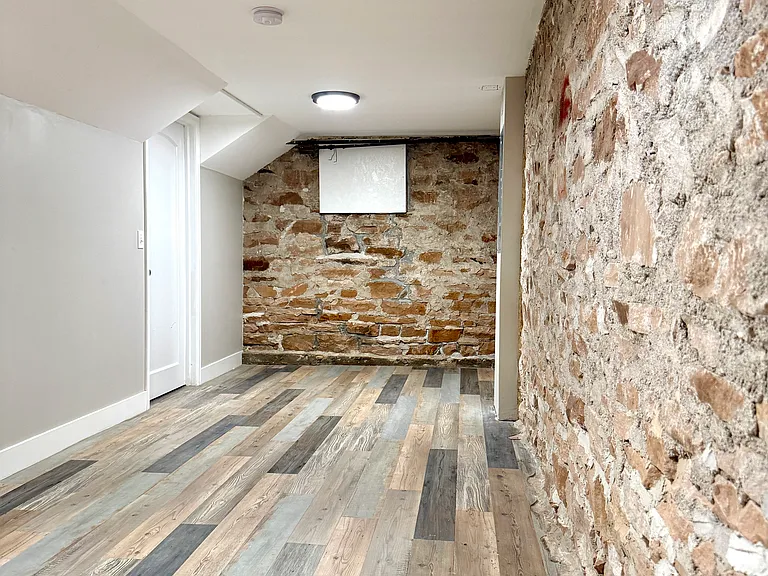 1421 Mapleton Ave — Photo 24