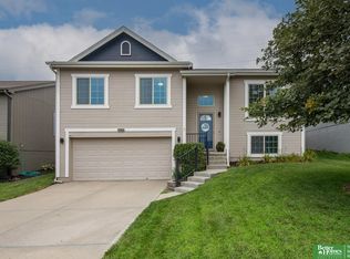 19418 R St, Omaha, NE 68135