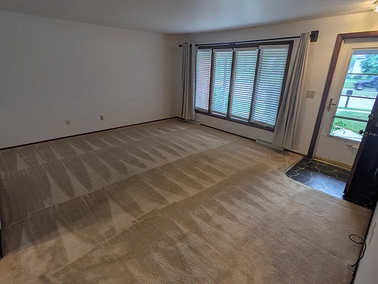 2519 N Taylor Dr — Photo 4