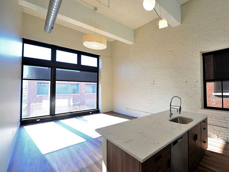 1st image of 2217 Locust St #B