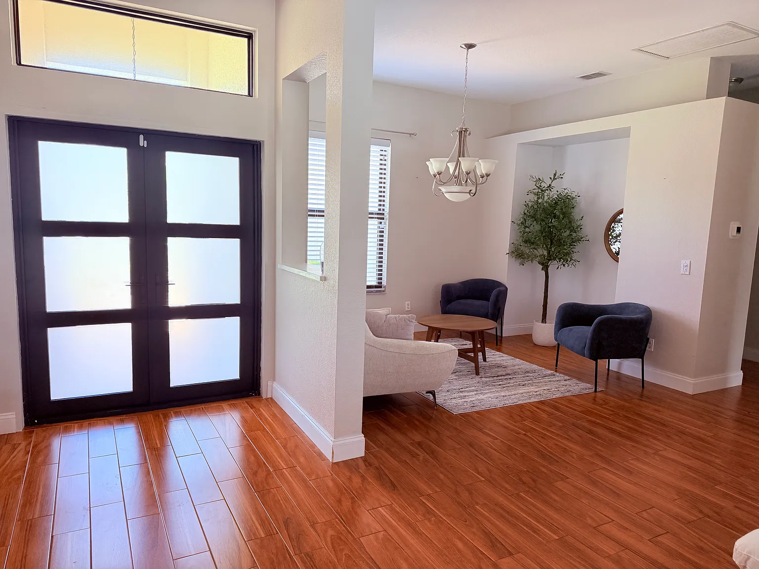 4 bed, 8276 sqft, $3,950 — Photo 3