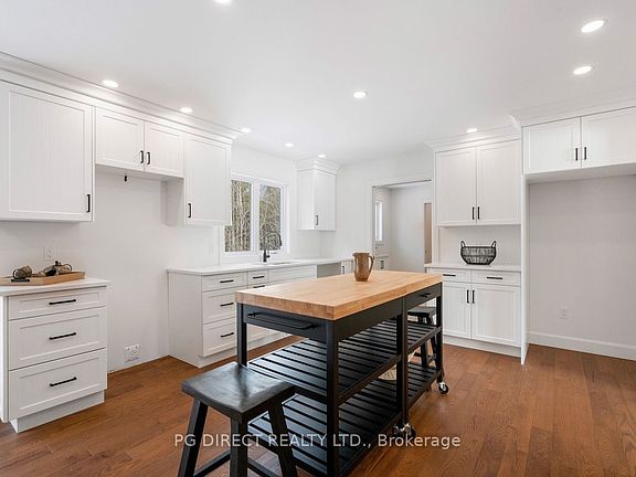 3rd image of 3720 Barton Rd