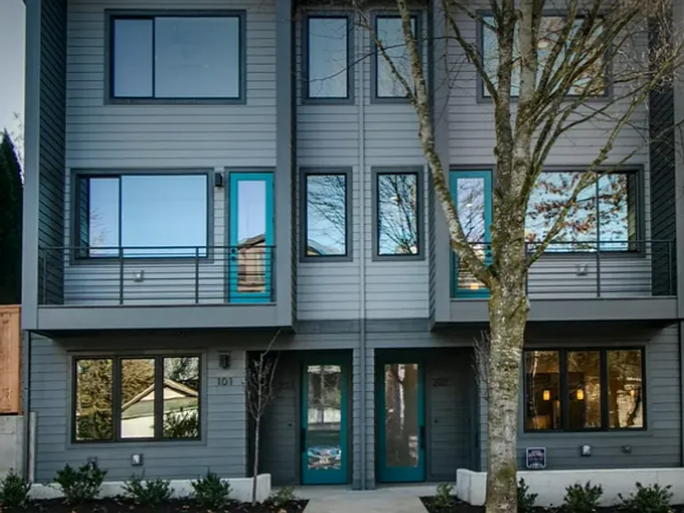 601 SE Spokane St #201 — Photo 1
