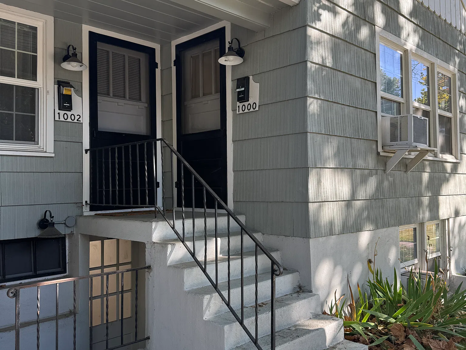1000 W Ofarrell St — Photo 1