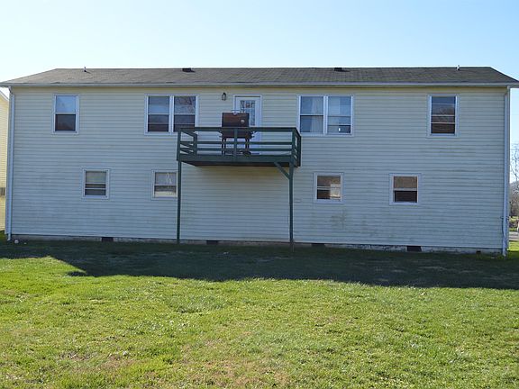 2nd image of 196 Lovers Ln APT 1