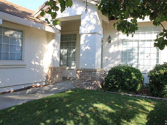 3rd image of 491 Crownpointe Cir