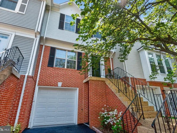 232 Finchingfield Ct, Sterling, VA 20165
