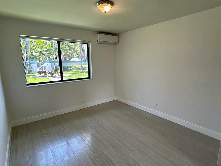 914 NE 15th Ave #2 — Photo 8