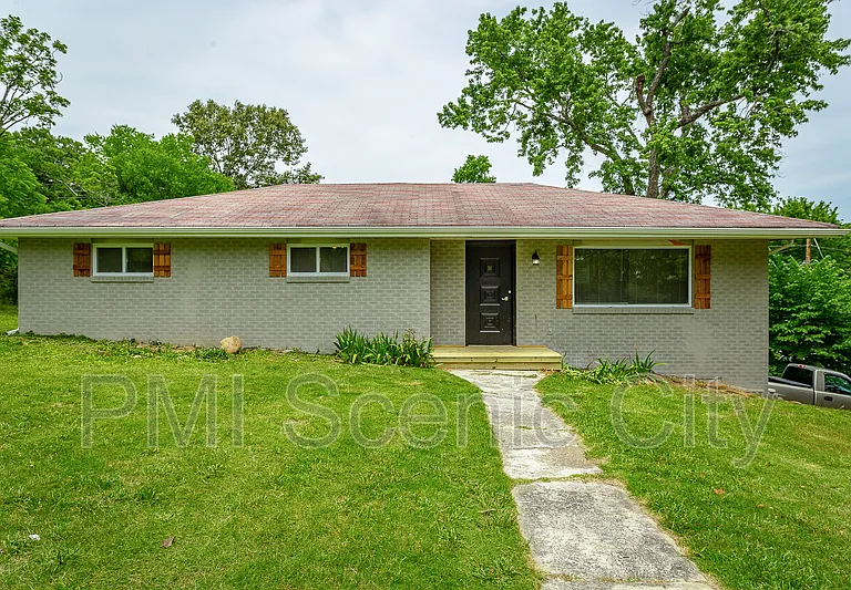 1375 Orbit Dr — Photo 3