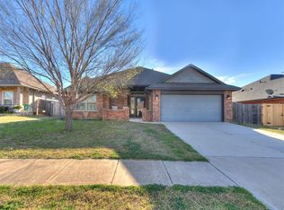 712 S Patterson Dr, Moore, OK 73160