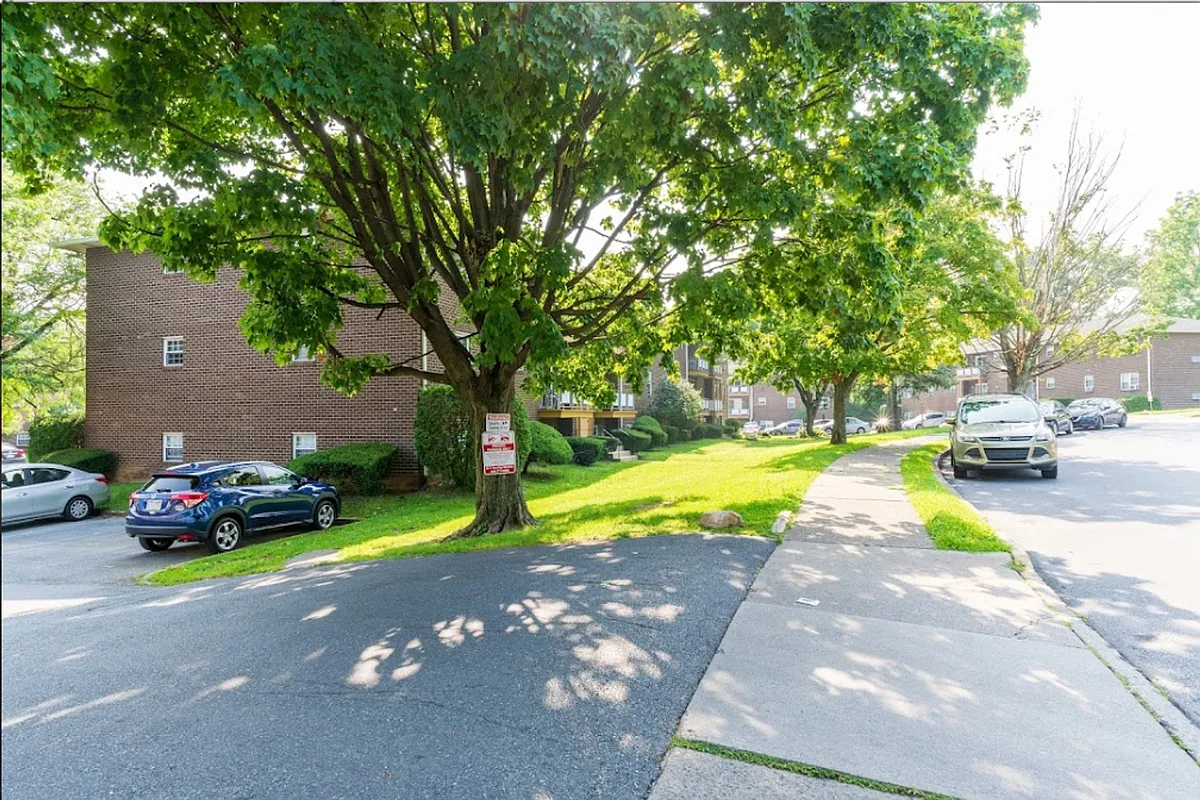 Building Photo - Wynnewood Greens