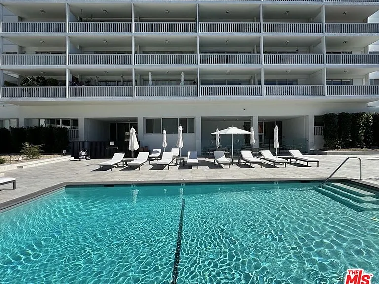 999 N Doheny Dr #406 — Photo 6